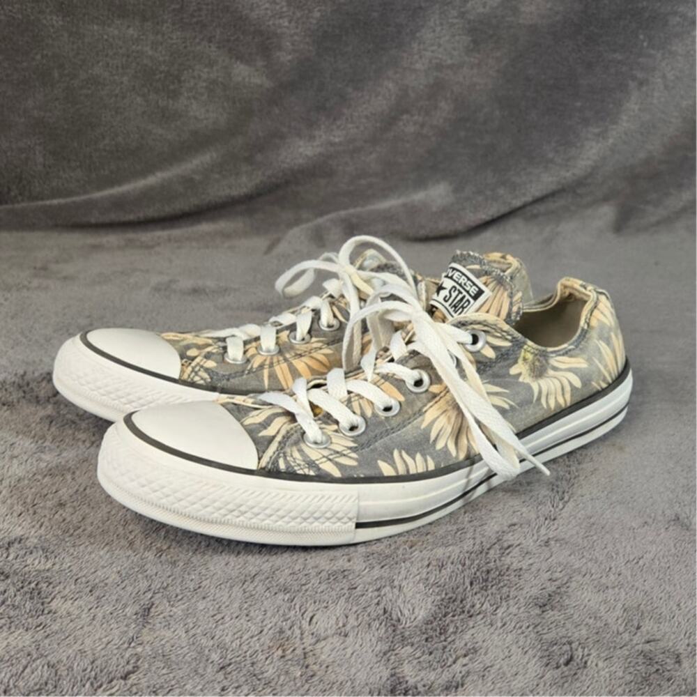 Converse Chuck Taylor All-Stars Low Floral Pattern Women's size 9.